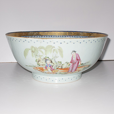 Famille-rose export porcelain bowl, China, 18th century