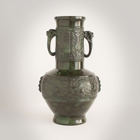 Archaic bronze vase, Japan, Taisho/Showa eras, 20th century