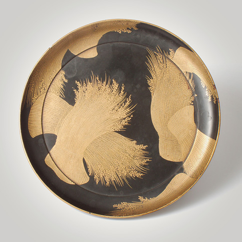 An unusual shaped lacquer tripod dish, Japan, Edo Period, 18th century